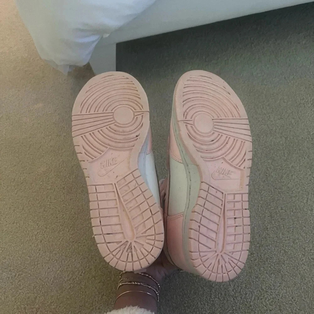 Pink Nike dunks - Picture 3 of 4